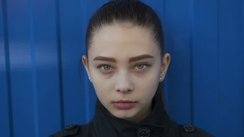 Cute teen's face, camera moves away and zooms in, change of focusб slow motion Video stock 114331423