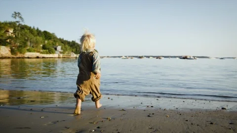 Cute Young Boy Child Running Beach Sand Park Nature 4K New England Maine 库存影片 103493085