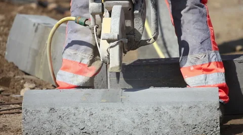 Cuting a concrete block Видео 47855411