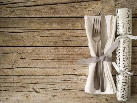Cutlery kitchenware and cracker on old wooden boards background Foto stock