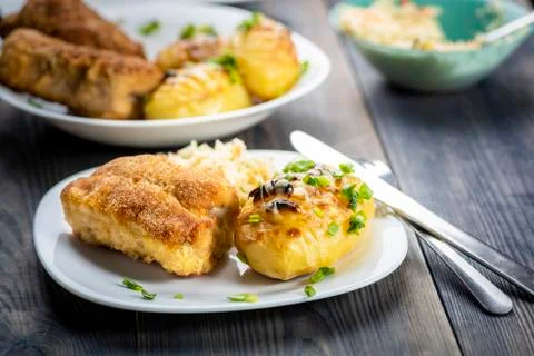 Cutlet cordon bleu and hasselback potatoes Foto stock