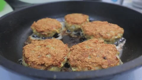 Cutlets are fried in a frying pan Video stock 145964888