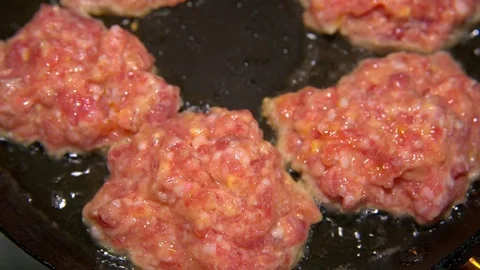 Cutlets fried in a pan Video stock 72562620