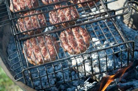 Cutlets on the grill in the garden Foto stock