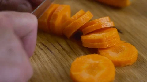 Cuts carrots on a cutting board Video stock 80103723