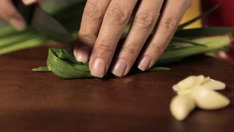 Cuts green onions Video stock 77364918