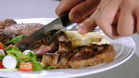 Cuts steak slow motion Video stock 236206752