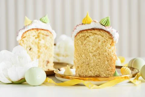 Cutted Easter Cake with Flowers and Pastel Eggs on White Background Stock-Fotos