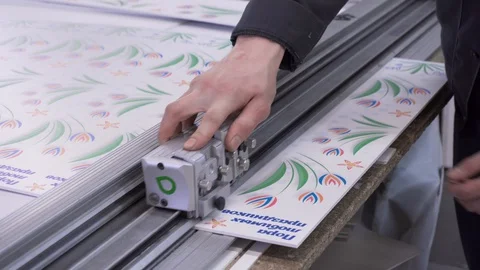  Cutter master in process 库存影片 128396856