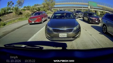 Cutter Tried to Save Time Crossing Into Mexico and Got Caught by the Police, San Vídeos de archivo 328216941