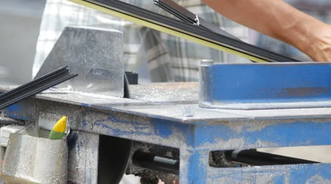 Cutting aluminium with grinder blade Video stock 65343723