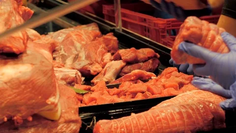 Cutting and processing of meat at a meat-packing plant. Food industry Vidéo 122769114
