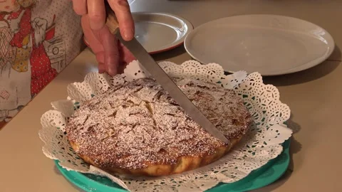 Cutting apple pie Video stock 161014640