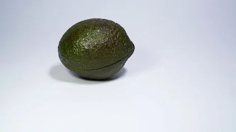 Cutting avocado 库存影片 97290900