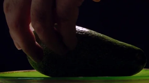 Cutting Avocado, hands of chef 库存影片 83518594