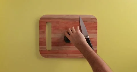 Cutting avocados in halves Video stock 133819830