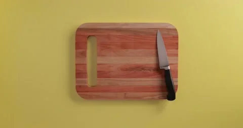 Cutting avocados in halves Video stock 133819868