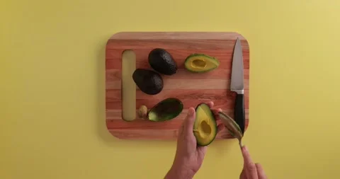 Cutting avocados in halves Video stock 133819924