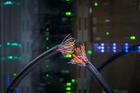 Cutting backbone cable. The problem is on the technical node. There is a dama 库存照片