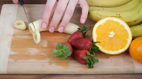 Cutting banana Vídeo Stock 233266268