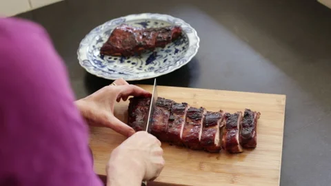 Cutting BBQ Ribs 스톡 동영상 232970884