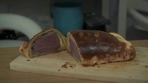 Cutting beef wellington Stock Footage 79508082