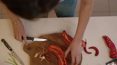 Cutting Bell Pepper. Series - making tortilla with chicken and bell pepper. 動画素材 154888837