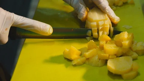 Cutting boiled potatoes Close up Stockbeeldmateriaal 119703258