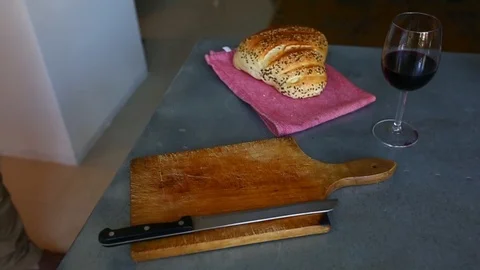 Cutting bread Video stock 97444787