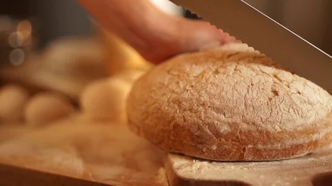 Cutting a bread in slow motion Video stock 72658199