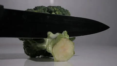Cutting Broccoli In Half 스톡 동영상 220755306