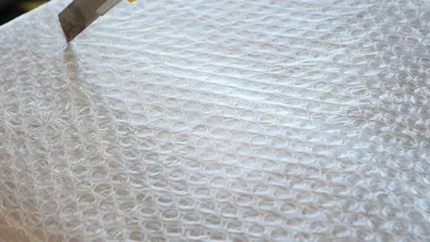 Cutting bubble wrap for packaging materials Video stock 303258416