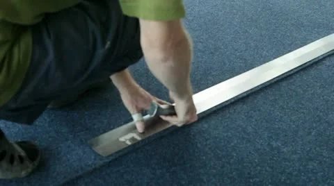 Cutting the carpet under the ruler 動画素材 12531116