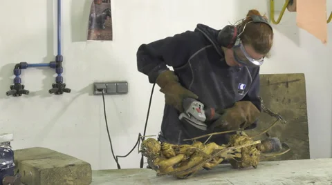 Cutting casting well of the statue Video stock 63547427