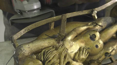 Cutting casting well of the statue Video stock 63547858
