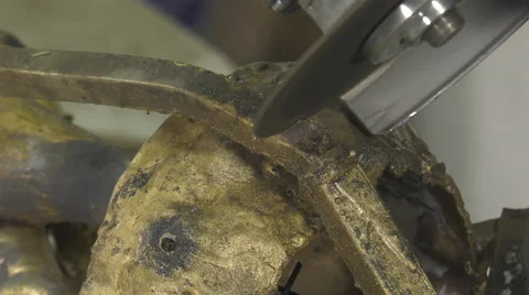 Cutting casting well of the statue Video stock 63548401