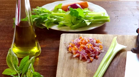 Cutting celery 스톡 동영상 32382575