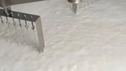 Cutting Up The Cheese Curd Vidéo 179857124