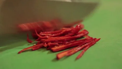 Cutting Chili Stockbeeldmateriaal 75456694