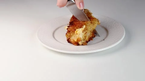 Cutting a classic cordon bleu. Crispy chicken cordon bleu served on a plate Stock Footage 283727053