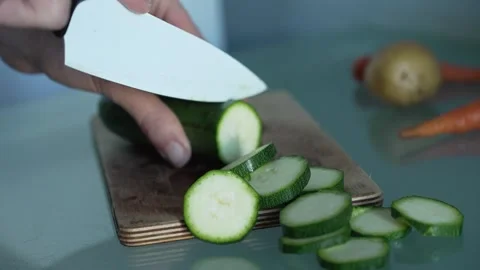 Cutting courgette Video stock 274303778