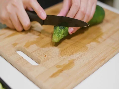 Cutting cucumbers in slow motion Video stock 80545013