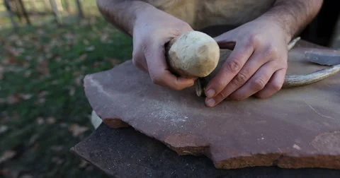 Cutting a deer antler to make a ring Vidéo 61267103