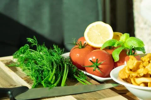 Cutting dill and tomatoes Stock-Fotos