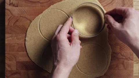 Cutting Dough With Round Cutter By Hand Top View Vídeos de archivo 333597098