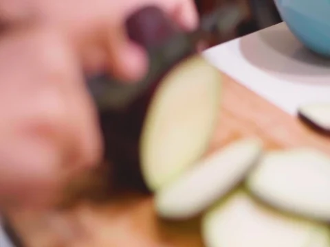 Cutting an egg plant Video stock 80545597