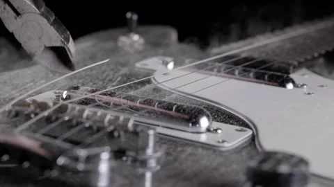 CUTTING ELECTRIC GUITAR STRING.  ECU 180 FPS. Stockbeeldmateriaal 164169923