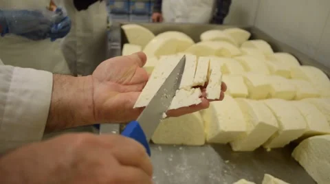 Cutting feta cheese Video stock 44504454