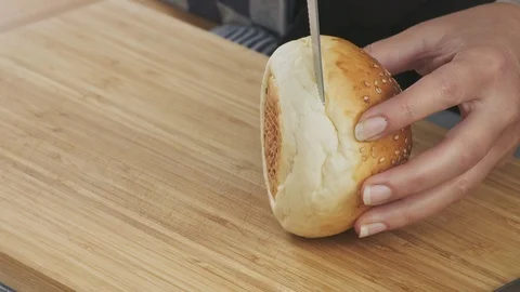 Cutting Fresh Burger Bread Bun Preparing For Healthy Cooking On A Wooden Board Vídeos de archivo 118593000