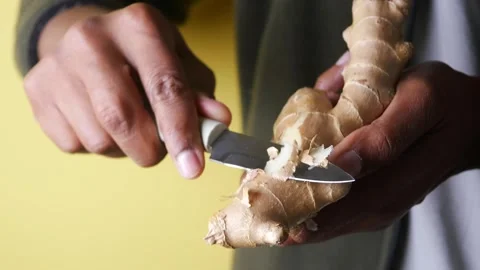 Cutting fresh ginger for cooking instructions Stock Footage 325067357